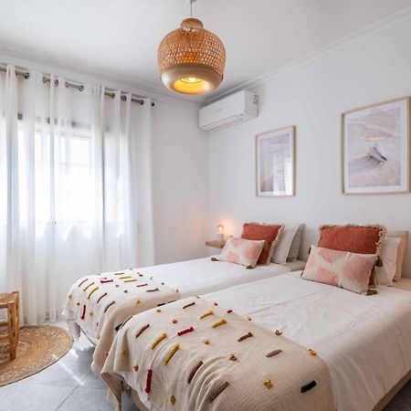 Flat With Ac, Wifi, Netflix, Balcony - 3 Min From The Beach Apartment Armacao de Pera Exterior photo
